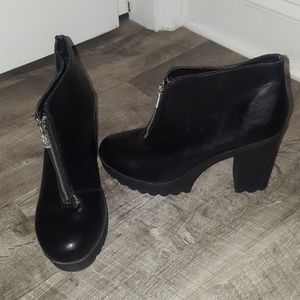 Chunky BLACK zip boots